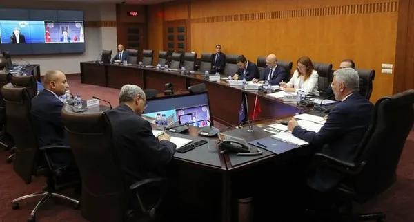 ticaret-bakani-omer-bolattan-cevrimici-toplanti-ab-ile-ticarette-yeni-diyalog-donemi-basladi-1691441657516.jpg Ticaret Bakanı Ömer Bolat'tan çevrimiçi toplantı! AB ile ticarette yeni diyalog dönemi başladı - 1