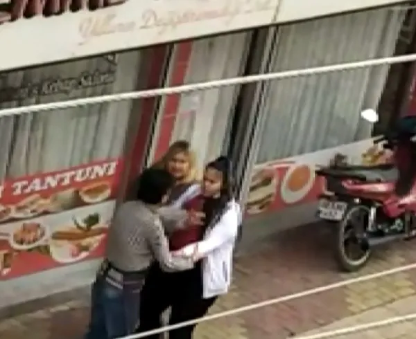 1610868803780.jpg Canını zor kurtardı! Kız kardeşler evire çevire dövdü - 1