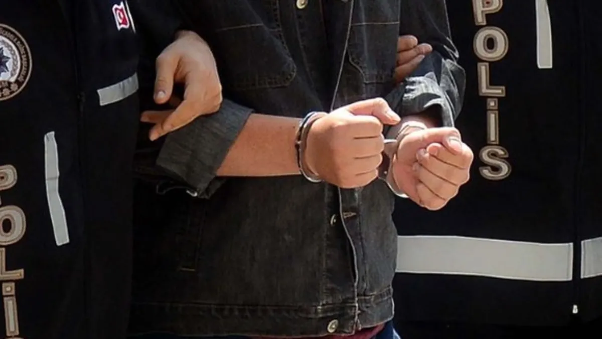 Şaşkına çeviren olay! Pastaneye pimi çekilmemiş el bombası atıp kaçtı