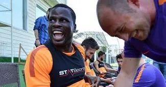 Eboue gitmek istemiyor!