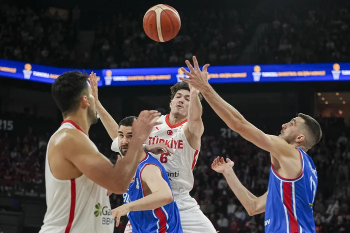 turkiye-potada-namaglup-sirbistani-devirip-turladik-baskandan-tebrik-telefonu-1772486606623.jpg Türkiye potada namağlup! Sırbistan’ı devirip turladık | Başkan'dan tebrik telefonu - 3