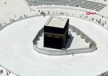 Kabe'de tavaf devam ediyor |Video