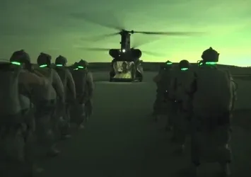 Mehmetçik'ten gece paraşütle sızma atlayışı