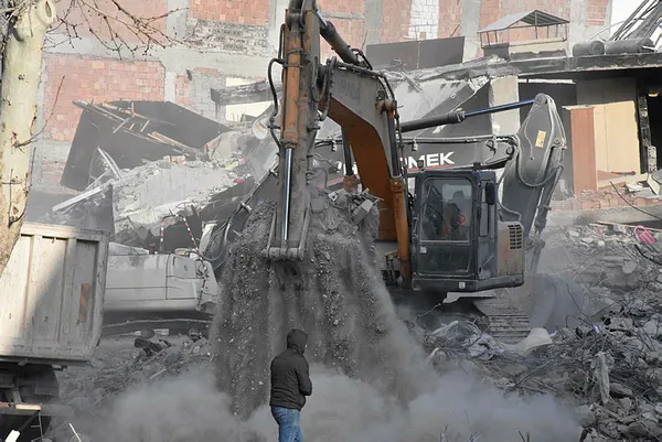 1676474092224.jpg Deprem bölgesinde yapılacak konutların metrekare ve oda sayısı belli oldu! Bakan Murat Kurum duyurdu: İlk etapta 30 bin bina yapılacak - 4