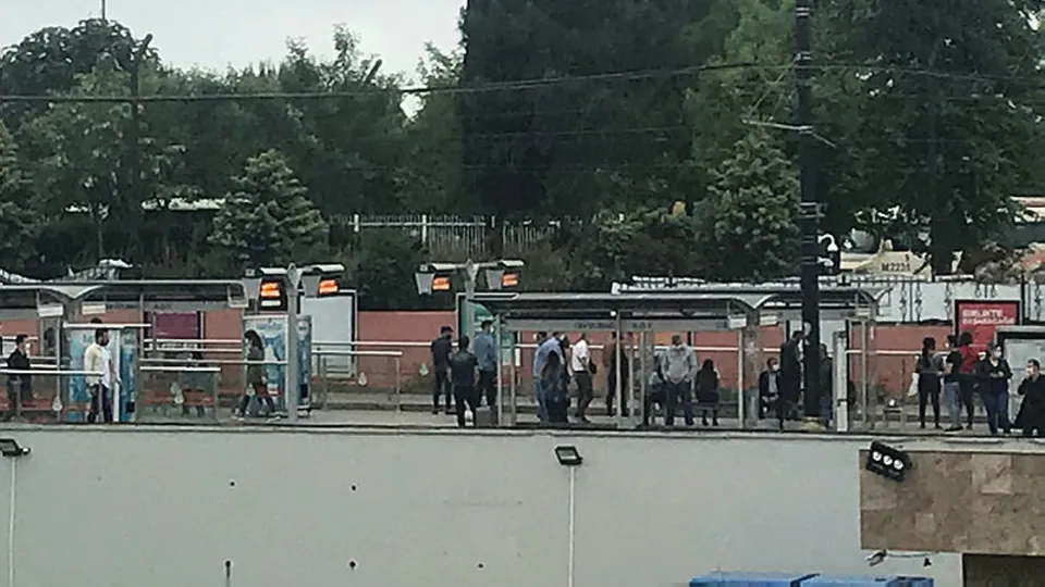 İstanbul'da toplu ulaşımda tehlikeli yoğunluk!