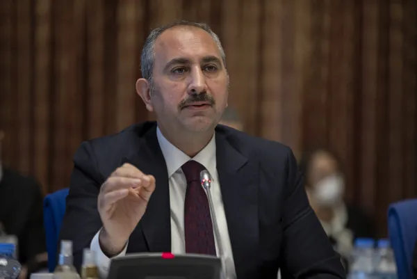 son-dakika-adalet-bakani-abdulhamit-gulden-istihdam-mujdesi-binlerce-personel-alinacak-1637743240084.jpg Son dakika: Adalet Bakanı Abdulhamit Gül'den istihdam müjdesi: Binlerce personel alınacak - 4