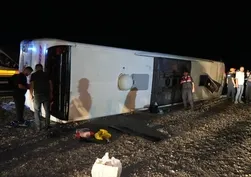 Kırıkkale'de can pazarı! Yağış nedeniyle kontrolden çıkan yolcu otobüsü devrildi: 40 yaralı