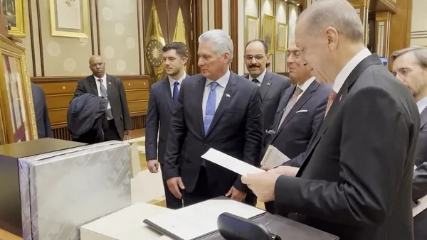 baskan-erdogandan-kuba-devlet-baskani-bermudeze-tarihi-hediye-iste-osmanli-padisahi-ii-abdulhamide-gelen-mektu-1669237252515.jpg Başkan Erdoğan'dan Küba Devlet Başkanı Bermudez'e tarihi hediye! İşte Osmanlı Padişahı II. Abdülhamid'e gelen mektup - 4