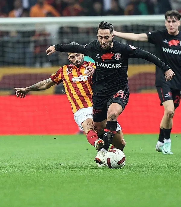 galatasarayda-sergio-oliveira-krizi-besiktas-derbisi-oncesi-sok-1709443444057.jpeg Galatasaray'da Sergio Oliveira krizi! Beşiktaş derbisi öncesi şok - 5
