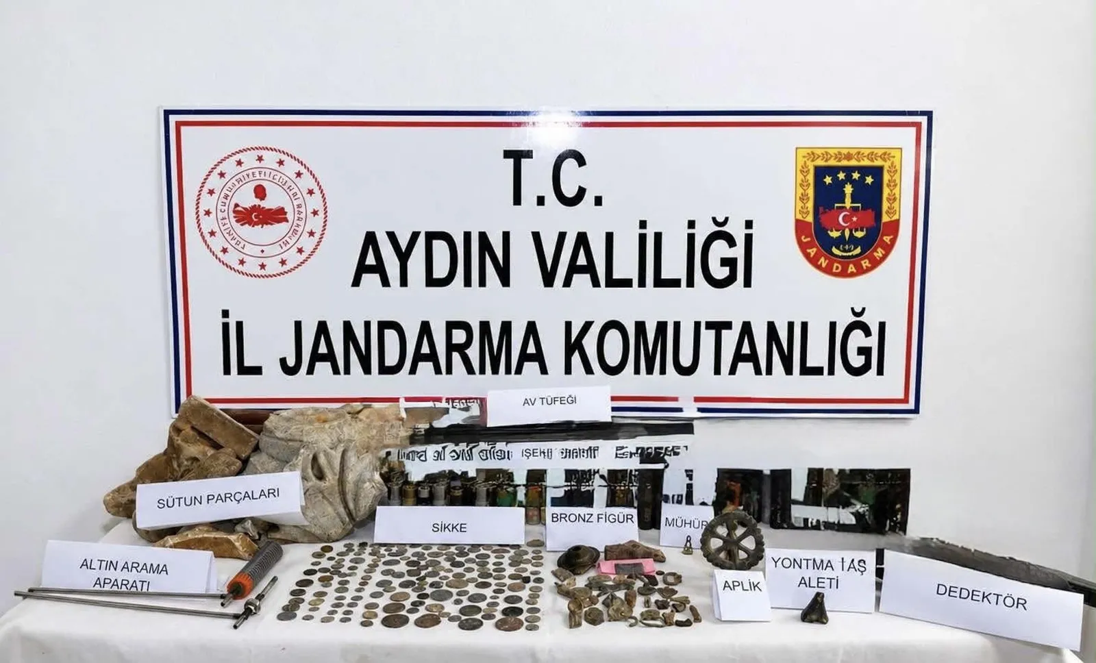 Aydın’da tarihi eser operasyonu: 157 sikke ve çok sayıda obje ele geçirildi