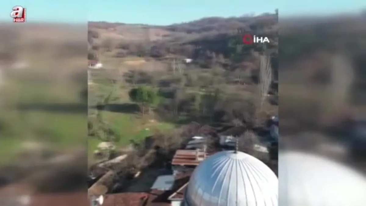 Bursa İnegöl'de bir evin bahçesinde şehit mezarları bulunuyor