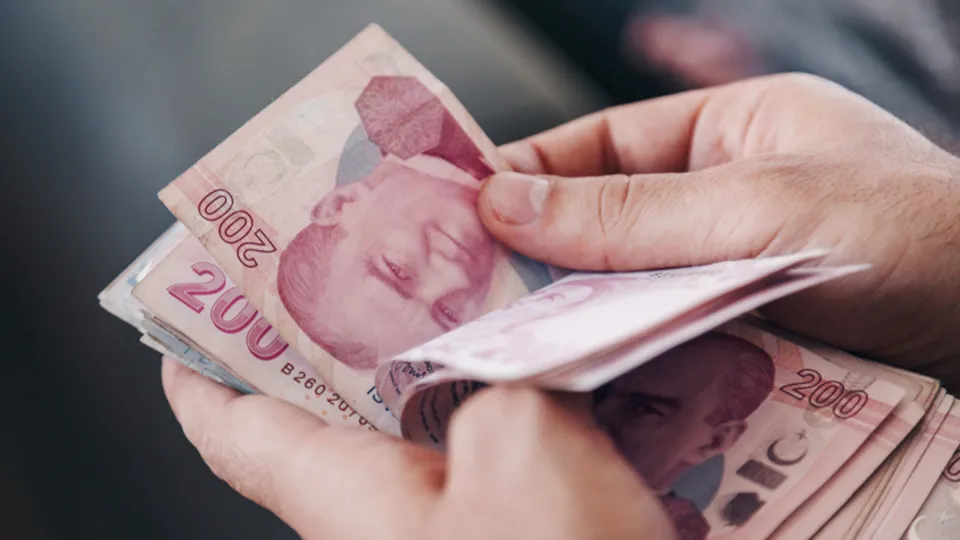 %42.35 ve %41.69 arası zam! SSK, Bağ- Kur ve memur emeklileri bayram edecek! Zamlar maaşlara nasıl yansıyacak? Enflasyon farkı...