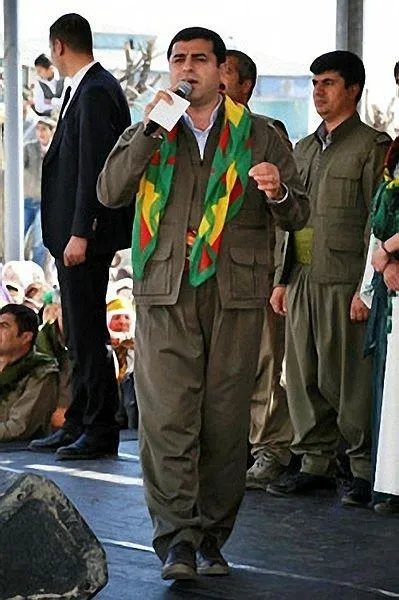 HDP eski Eş Başkanı Selahattin Demirtaş’ın mesajı FETÖ telefonunda! ’El ele durmalıyız’