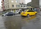 Dolu yağışının ardından caddeler göle döndü