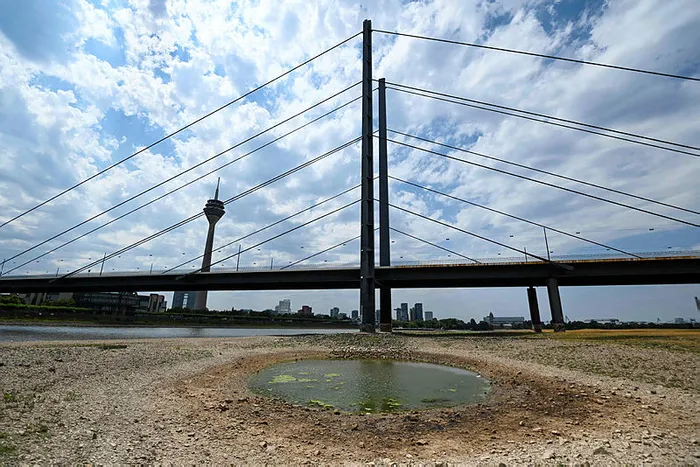 Sırbistan Cumhurbaşkanı Aleksandar Vucic: OHAL ilan edebiliriz