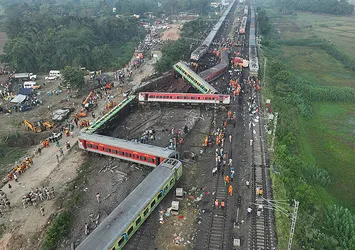 Hindistan’da tren kazasında can kaybı 294’e çıktı
