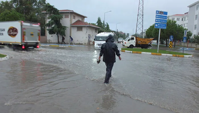 meteoroloji-tarih-verip-uyardi-cok-sayida-ili-saganak-yagis-vuracak-istanbul-ankara-izmir-30-eylul-4-ekim-2022-1664462591255.jpg Meteoroloji tarih verip uyardı! Çok sayıda ili sağanak yağış vuracak | İstanbul Ankara İzmir… (30 Eylül - 4 Ekim 2022 hava durumu haberi) - 1