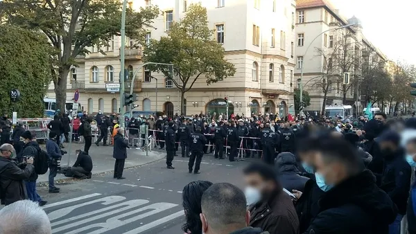 Kur'an-ı Kerim yakmak isteyen Danimarkalı Rasmus Paludan'a Berlin'de protesto - 5