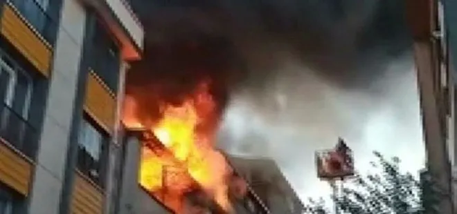 Sultangazi’de metruk bina alev alev yandı