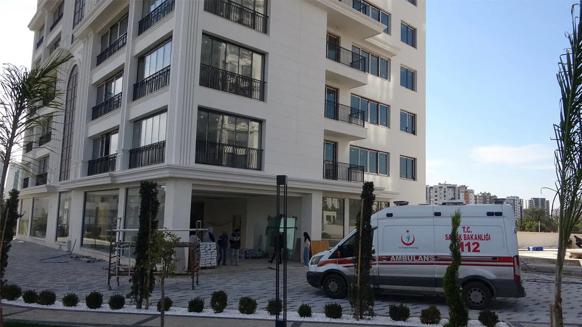 Mersin'de asansör boşluğuna düşen işçi öldü