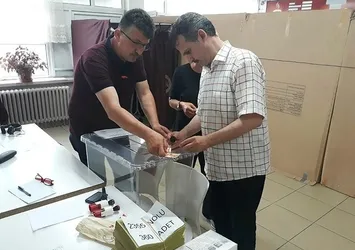 Sandık görevlileri yemin etti!