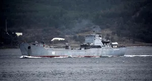 Rus çıkarma gemisi Akdeniz’e iniyor