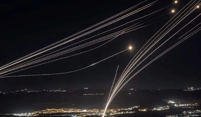 isgalci-gallanttan-hizbullaha-alcak-tehdit-gazze-ornegi-kan-dondurdu-1723043104588.jpg Gallant, Hizbullah ile yaşanan gerilime işaret ederek, ʺBu bir savaşa dönüşebilir. Teorik değil, bu gerçek.ʺ dedi.