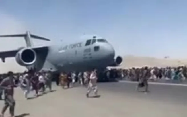 Kabil Havalimanı’nda izdiham!