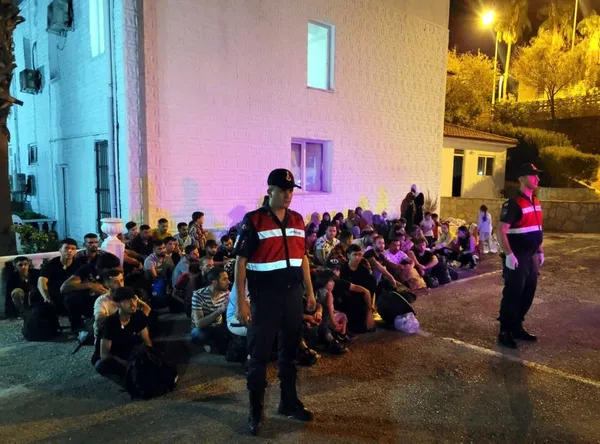 sinir-disi-edilen-gocmen-sayisi-73-bin-836ya-ulasti-1661628203237.jpg Sınır dışı edilen göçmen sayısı 73 bin 836'ya ulaştı - 2