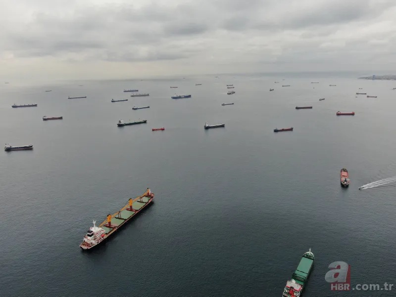Zeytinburnu açıkları, gemi yoğunluğundan adeta limana döndü! 13