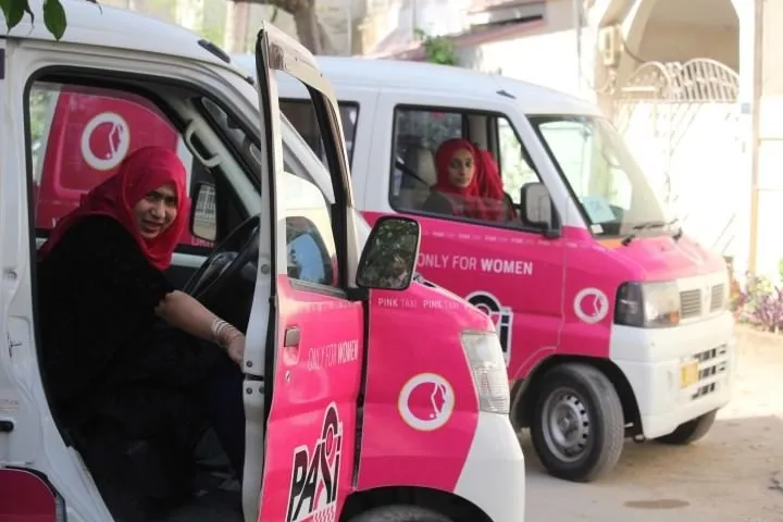 Kadınlar için pembe taksi uygulaması hizmete girdi