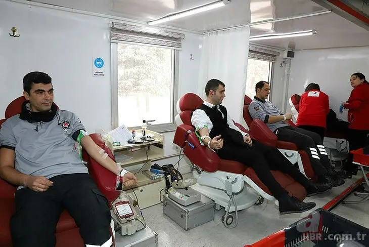 Türkiye Kahramanmaraş depreminin yaralarını sarmak için tek yürek! Vatandaşlar kan bağışı için Kızılay’a akın etti