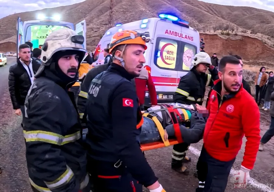 Aksaray’da facia gibi kaza! Minibüs ile otomobil kafa kafaya çarpıştı: 6 yaralı 14