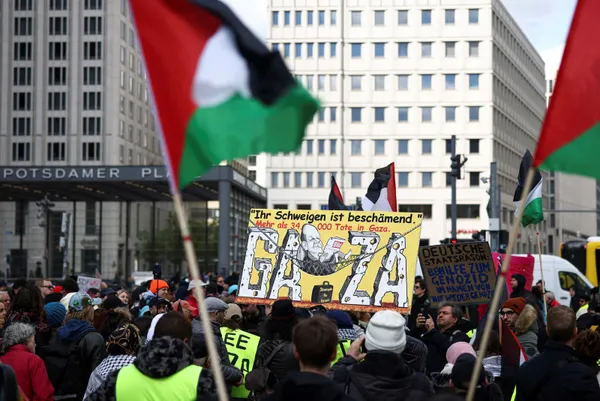 almanyanin-israile-silah-sevkiyati-protesto-edildi-1713639109323.jpg Almanya'nın İsrail'e silah sevkiyatı protesto edildi - 3