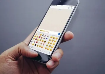 Yolda yürürken telefonla mesajlaşmak yasaklandı!