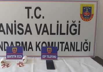 Manisa’da üzerinde sentetik ecza haplarıyla yakalandı