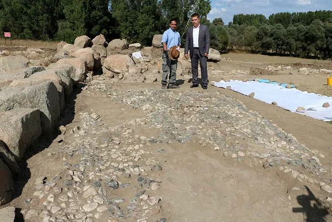 Yozgat’ta 3 bin 500 yıllık mozaik bulundu