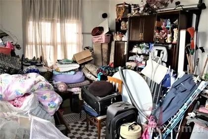 Yıllar önce kiraya verdiği eve gittiğinde hayatının şokunu yaşadı! Bir insan burada nasıl yaşar?