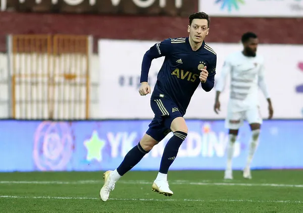 Mesut Özil Fenerbahçe'de ilk maçına Hatayspor karşısında çıktı - 1