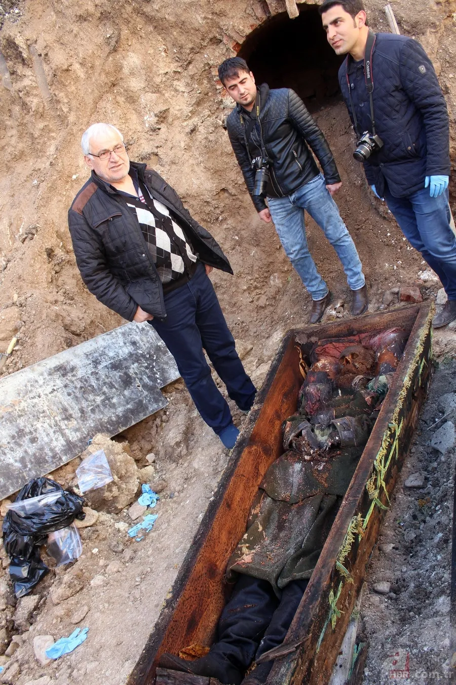 Rus komutana ait mezarın sırrı ortaya çıktı 16