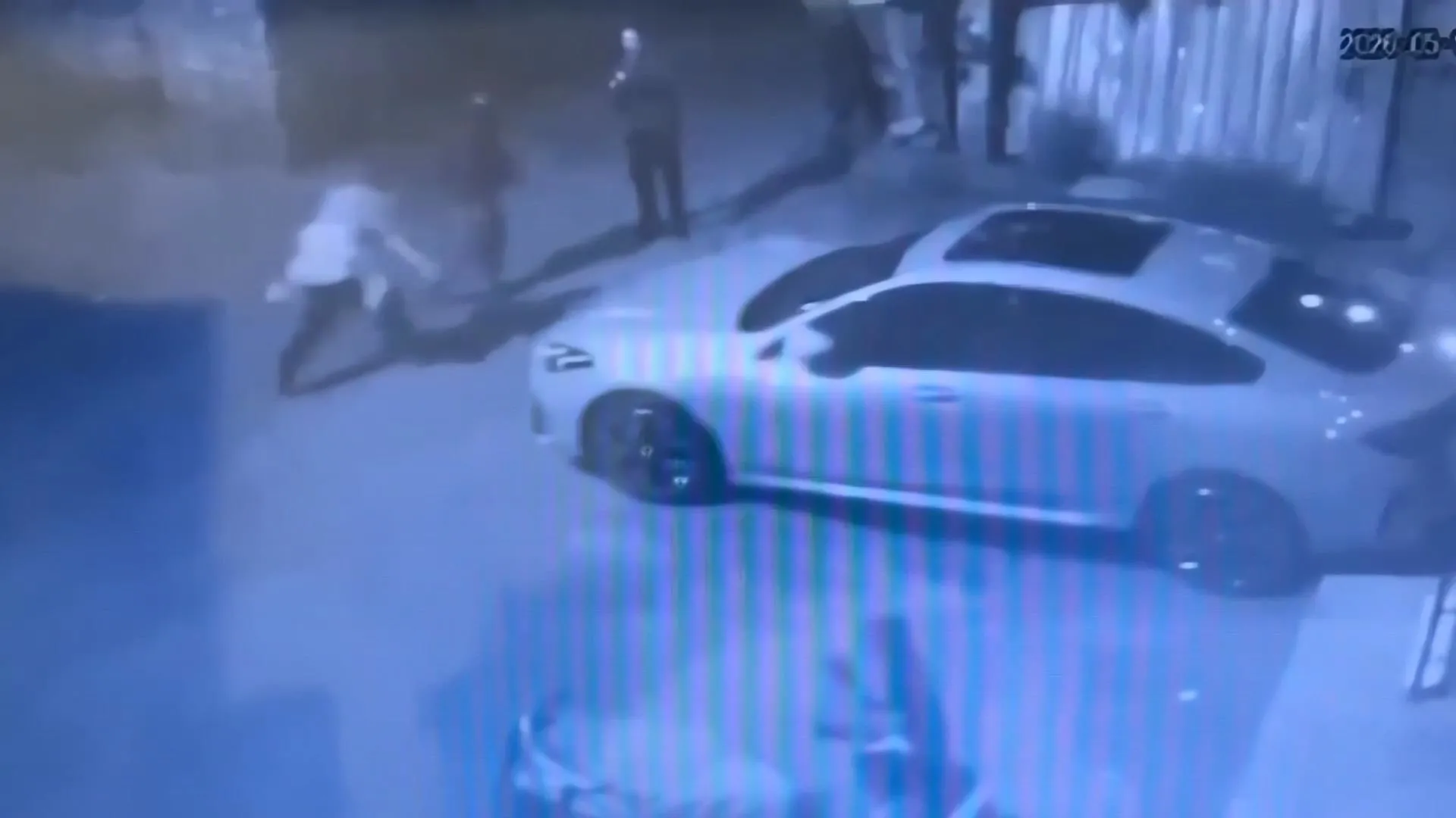 Beyoğlu'nda aile evine silahlı baskın! Kayınpederini darbetti, havaya ateş açtı