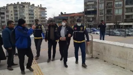 balikesirde-kaldigi-otelin-sahibini-silahla-oldurdu-aileme-kufur-etti-1647957013574.jpg Balıkesir’de kaldığı otelin sahibini silahla öldürdü: Aileme küfür etti - 2
