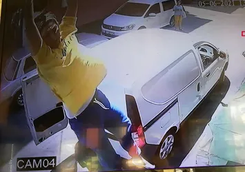 Eşiyle tartışıp balkondan atladı! Dehşet anları kamerada