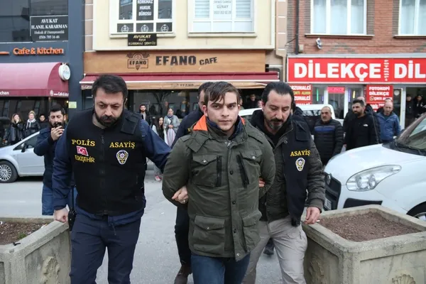 fare-zehri-icerek-intihara-tesebbus-etmisti-tugce-canin-katil-zanlisi-adliyeye-sevk-edildi-1673960176128.jpg Fare zehri içerek intihara teşebbüs etmişti! Tuğçe Can’ın katil zanlısı adliyeye sevk edildi! - 6