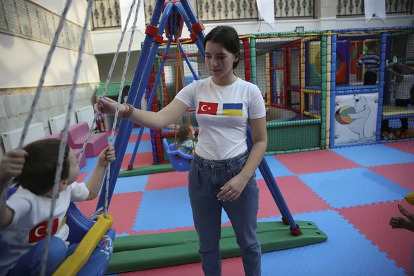 1669969652929.jpg 15 yaşındaki Ukraynalı Eva Trunova Türkiye'de güvende! Çok teşekkür ediyorum - 3