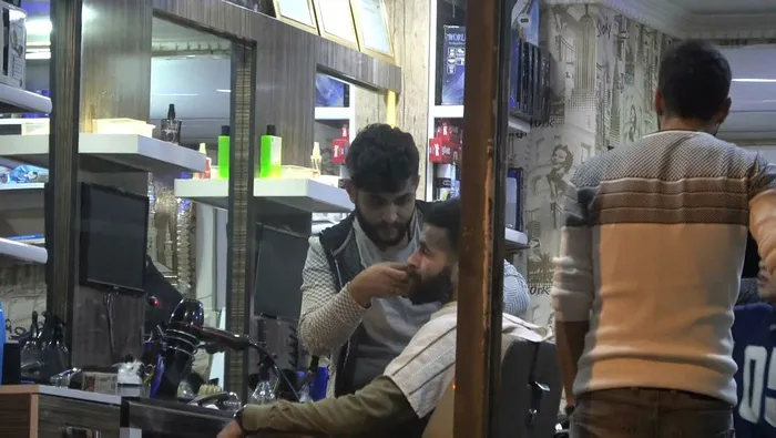 Bina yanarken oyun oynamaya devam ettiler! - 2