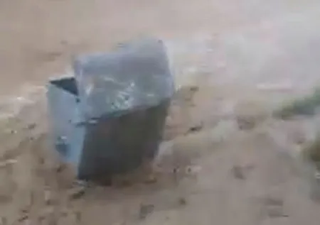 Şiddetli yağış önüne çıkan her şeyi sürükledi! Dereler taştı yollar göle döndü