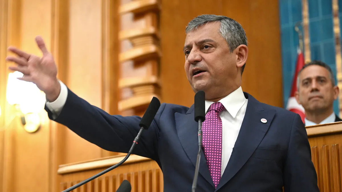 Özgür Özel gözünü CHP'nin üyelerine dikti: "Yeni CHP biziz" algısı için düğmeye basıldı! Hedef 1.5 milyon üyeyi safına çekmek