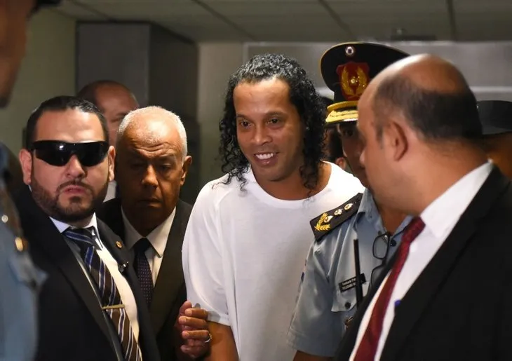 Ronaldinho tutuklandı!