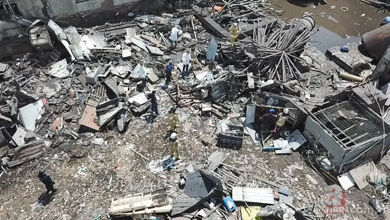 İstanbul Başakşehir'de fabrikada patlama! Ortalık savaş alanına döndü: Ölü ve yaralılar var 11